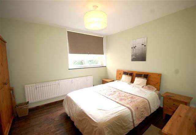  Image of 2 bedroom Apartment to rent in Keevil Drive London SW19 at Wimbledon Park, SW19 6TA