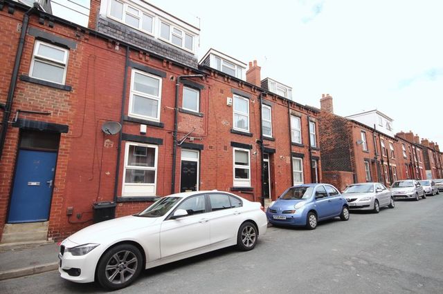  Image of 2 bedroom Terraced house to rent in Kelsall Place Hyde Park Leeds LS6 at Kelsall Place Hyde Park Leeds, LS6 1RA