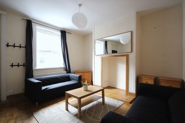  Image of 2 bedroom Terraced house to rent in Kelsall Place Hyde Park Leeds LS6 at Kelsall Place Hyde Park Leeds, LS6 1RA