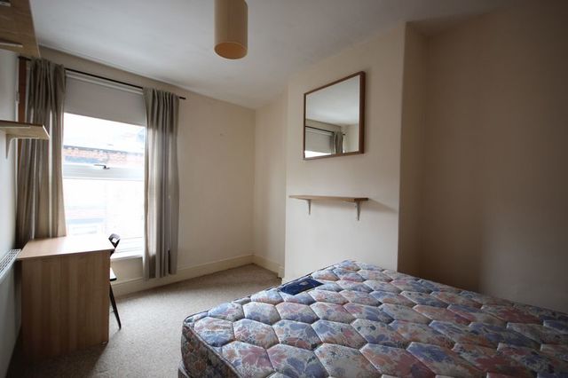  Image of 2 bedroom Terraced house to rent in Kelsall Place Hyde Park Leeds LS6 at Kelsall Place Hyde Park Leeds, LS6 1RA