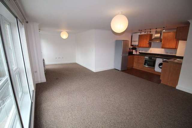  Image of 2 bedroom Apartment to rent in North Drive Hatfield AL9 at Hatfield, AL9 5EG