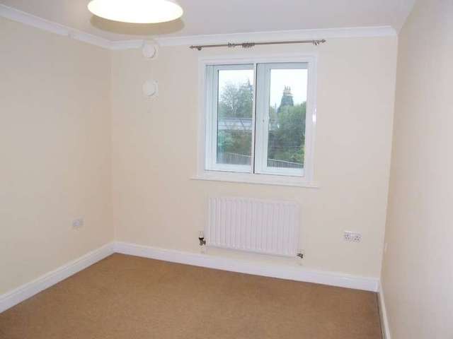  Image of 2 bedroom Apartment to rent in North Drive Hatfield AL9 at Hatfield, AL9 5EG