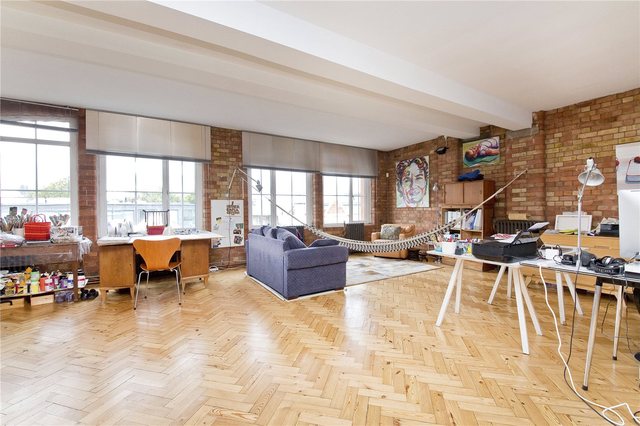  Image of 2 bedroom Flat to rent in Kingsland Road London E2 at London  Haggerston, E2 8DL