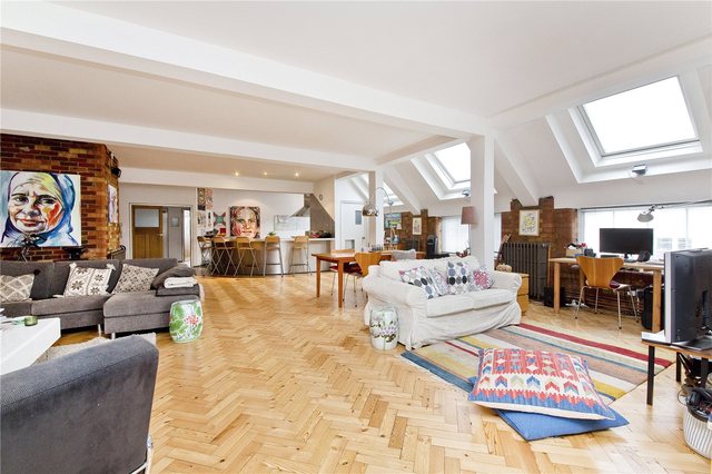  Image of 2 bedroom Flat to rent in Kingsland Road London E2 at London  Haggerston, E2 8DL