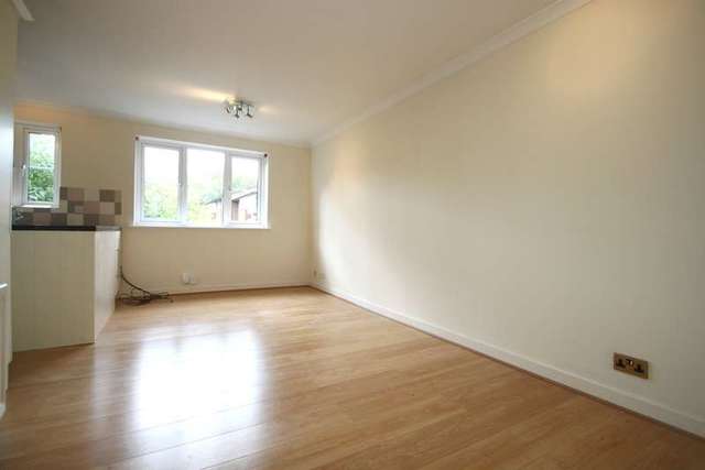  Image of 2 bedroom Flat to rent in Kingsworthy Close Kingston upon Thames KT1 at Kingston Upon Thames Surrey, KT1 3ER