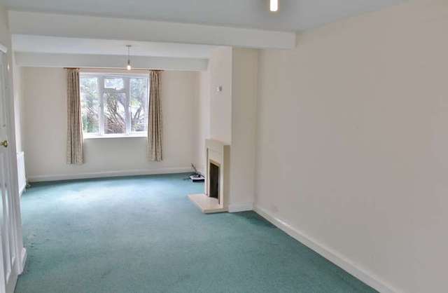  Image of 3 bedroom Semi-Detached house to rent in Bath Road Knowl Hill Reading RG10 at Knowl Hill Reading, RG10 9UR