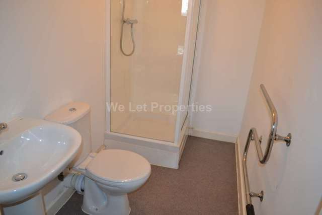  Image of 2 bedroom Apartment to rent in Pilgrims Way Salford M50 at Pilgrims Way  Salford, M50 1AU