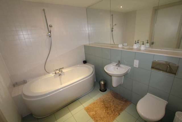  Image of 2 bedroom Apartment to rent in Leftbank Manchester M3 at Leftbank  Manchester, M3 3AJ