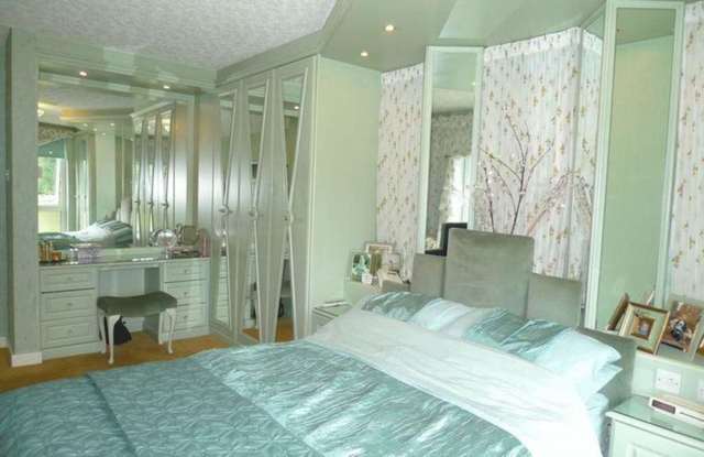  Image of 2 bedroom Apartment for sale in Links View Court Whitefield Manchester M45 at Links View Court Whitefield Manchester, M45 7HP