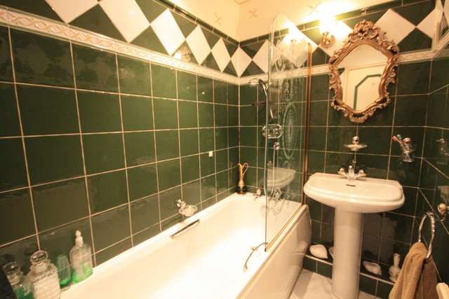  Image of 2 bedroom Apartment for sale in Links View Court Whitefield Manchester M45 at Links View Court Whitefield Manchester, M45 7HP