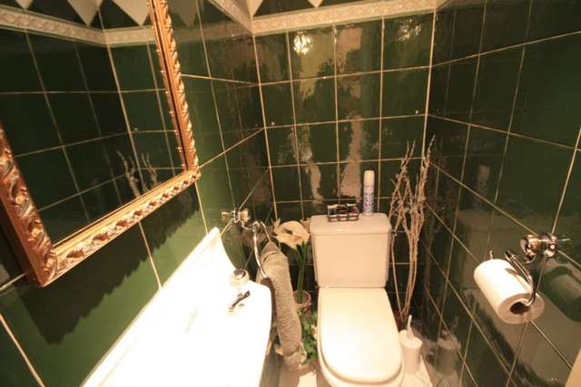  Image of 2 bedroom Apartment for sale in Links View Court Whitefield Manchester M45 at Links View Court Whitefield Manchester, M45 7HP