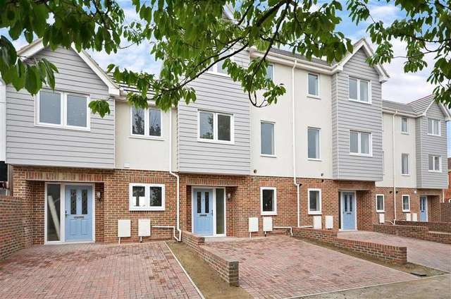  Image of 4 bedroom Town House for sale in Littlestone Road Littlestone New Romney TN28 at Littlestone Kent Littlestone, TN28 8LR