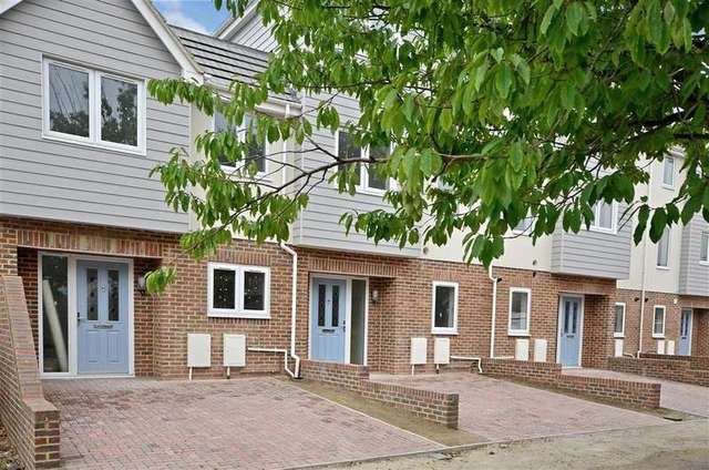 Image of 4 bedroom End of Terrace for sale in Littlestone Road Littlestone New Romney TN28 at Littlestone Kent Littlestone, TN28 8LR