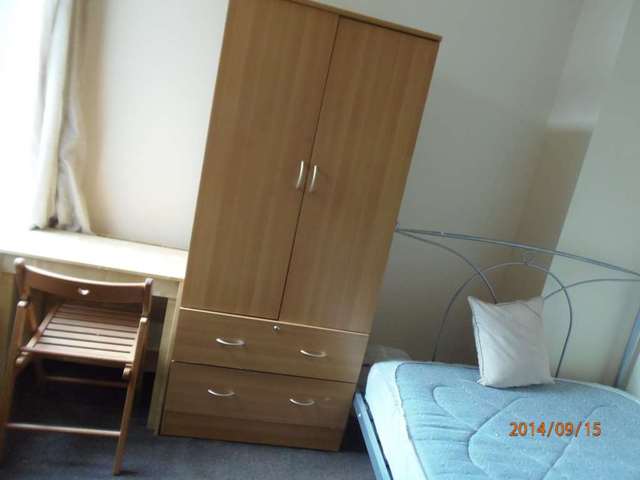  Image of 4 bedroom Detached house to rent in Littleton Road Salford M6 at Littleton Road  Salford, M6 6ED