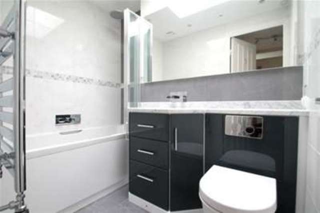  Image of 2 bedroom Flat to rent in London Lane Bromley BR1 at Bromley, BR1 4HB