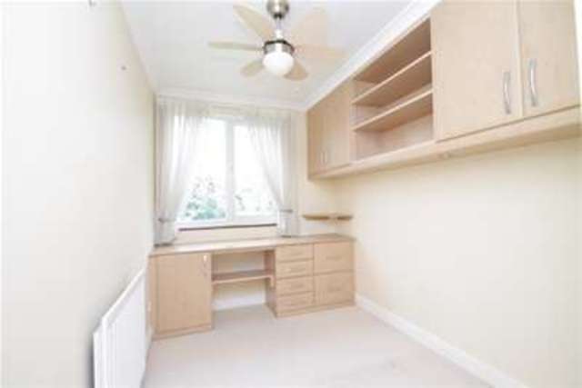  Image of 2 bedroom Flat to rent in London Lane Bromley BR1 at Bromley, BR1 4HB