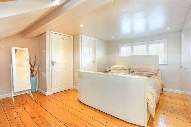  Image of 4 bedroom Semi-Detached house for sale in Bush Hill Road London N21 at Bush Hill Road  London, N21 2DR