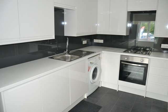  Image of 2 bedroom Flat to rent in London Road East Batheaston Bath BA1 at 239 London Road East Batheaston Bath, BA1 7RL