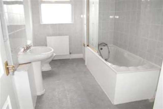  Image of 2 bedroom Terraced house to rent in Jarrah Cottages London Road Purfleet RM19 at Purfleet, RM19 1SA