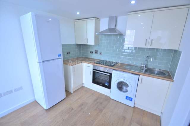  Image of 1 bedroom Apartment to rent in London Street Reading RG1 at London Street  Reading, RG1 4SJ