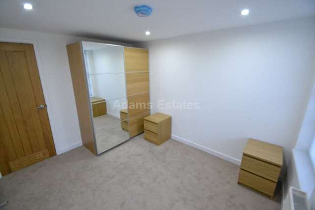  Image of 1 bedroom Apartment to rent in London Street Reading RG1 at London Street  Reading, RG1 4SJ