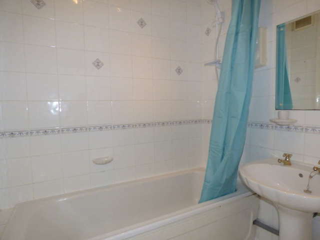  Image of 3 bedroom Semi-Detached house to rent in Longroyd Grove Hunslet Leeds LS11 at Leeds West Yorkshire, LS11 5HQ