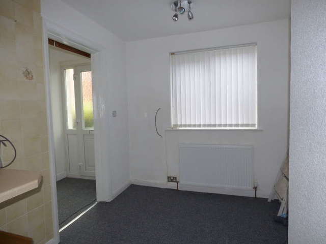  Image of 3 bedroom Semi-Detached house to rent in Longroyd Grove Hunslet Leeds LS11 at Leeds West Yorkshire, LS11 5HQ