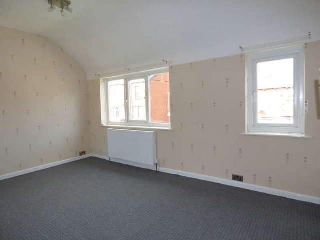  Image of 3 bedroom Semi-Detached house to rent in Longroyd Grove Hunslet Leeds LS11 at Leeds West Yorkshire, LS11 5HQ