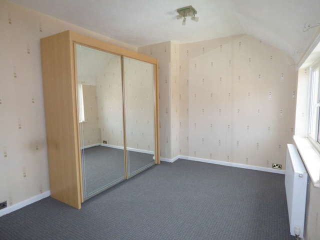  Image of 3 bedroom Semi-Detached house to rent in Longroyd Grove Hunslet Leeds LS11 at Leeds West Yorkshire, LS11 5HQ