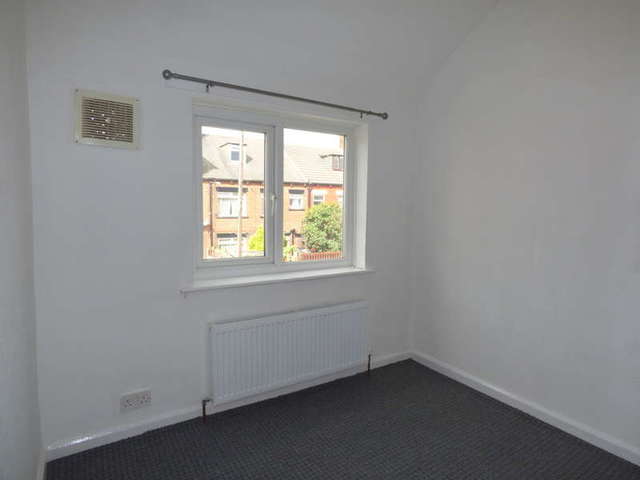 Image of 3 bedroom Semi-Detached house to rent in Longroyd Grove Hunslet Leeds LS11 at Leeds West Yorkshire, LS11 5HQ