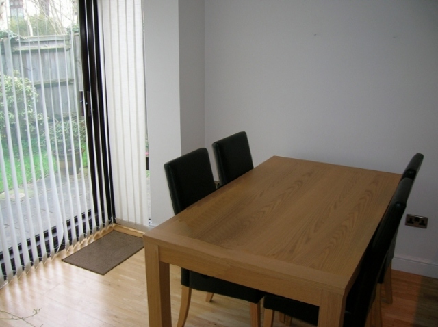  Image of 3 bedroom Detached house to rent in Mayfair Gardens Shirley Southampton SO15 at Southampton Hampshire Southampton, SO15 2TW