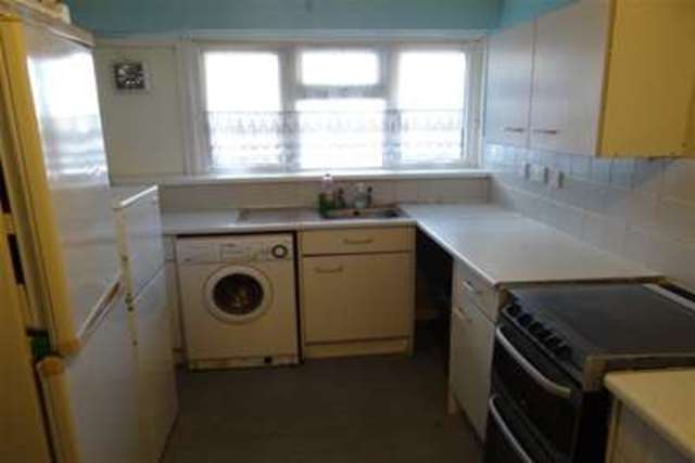  Image of 4 bedroom Maisonette to rent in Meriden Road Southsea PO5 at Southsea, PO5 4DE