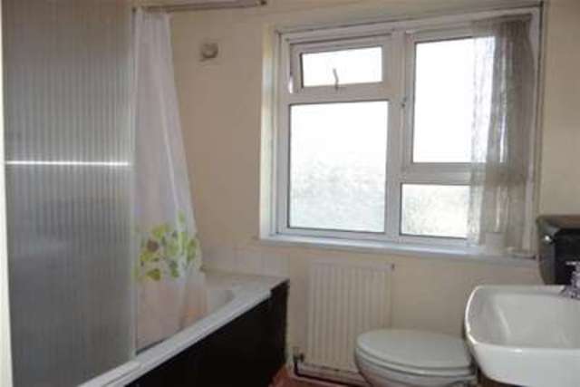  Image of 4 bedroom Maisonette to rent in Meriden Road Southsea PO5 at Southsea, PO5 4DE