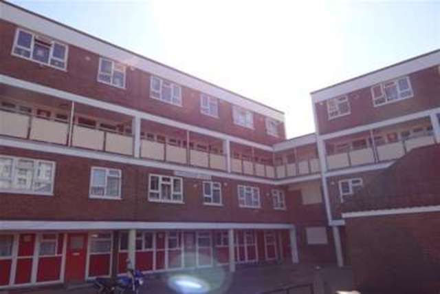  Image of 4 bedroom Maisonette to rent in Meriden Road Southsea PO5 at Southsea, PO5 4DE