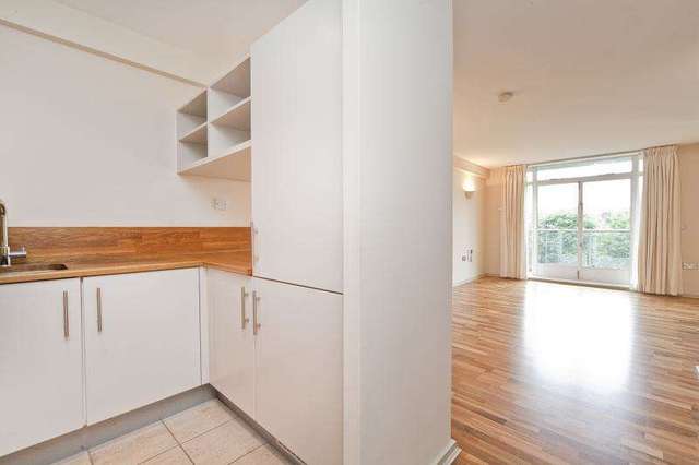  Image of 2 bedroom Flat to rent in Myddelton Passage London EC1R at Finsbury London King