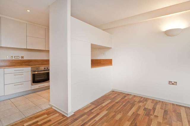  Image of 2 bedroom Flat to rent in Myddelton Passage London EC1R at Finsbury London King