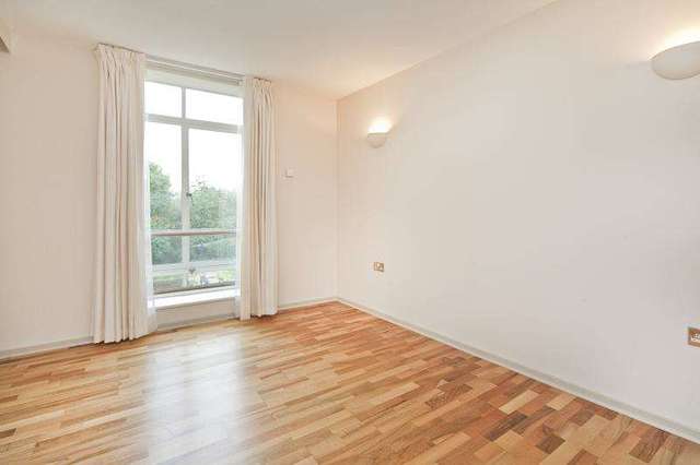  Image of 2 bedroom Flat to rent in Myddelton Passage London EC1R at Finsbury London King