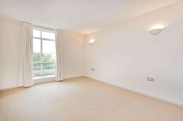  Image of 2 bedroom Flat to rent in Myddelton Passage London EC1R at Finsbury London King