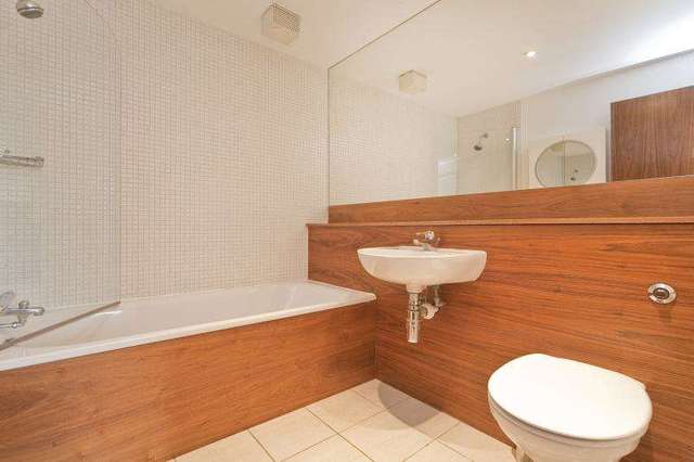  Image of 2 bedroom Flat to rent in Myddelton Passage London EC1R at Finsbury London King
