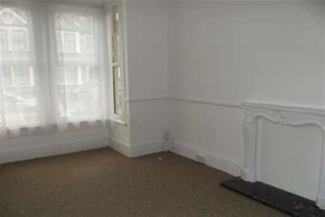  Image of 1 bedroom Flat to rent in Kimberley Avenue Seven Kings Ilford IG2 at Newbury Park, IG2 7AS
