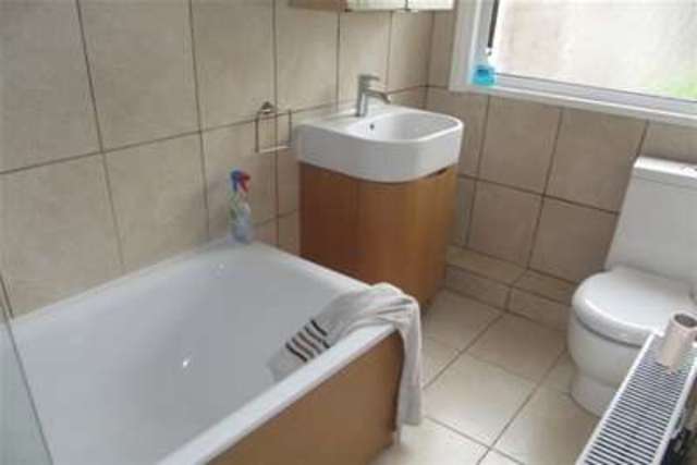  Image of 1 bedroom Flat to rent in Kimberley Avenue Seven Kings Ilford IG2 at Newbury Park, IG2 7AS