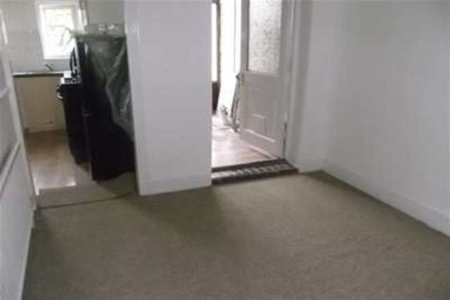  Image of 1 bedroom Flat to rent in Kimberley Avenue Seven Kings Ilford IG2 at Newbury Park, IG2 7AS