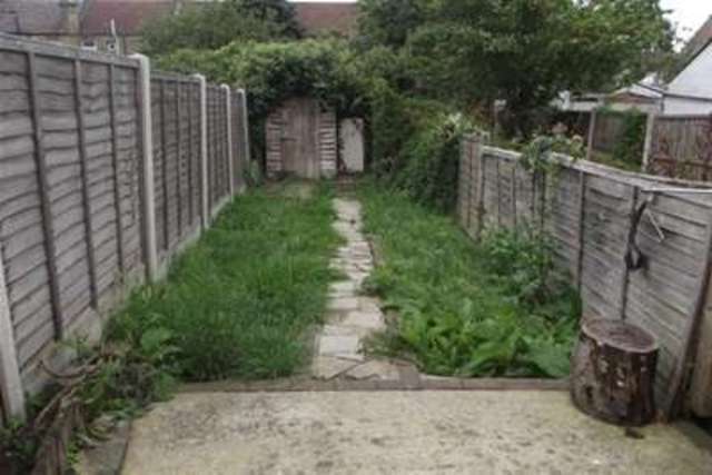  Image of 1 bedroom Flat to rent in Kimberley Avenue Seven Kings Ilford IG2 at Newbury Park, IG2 7AS