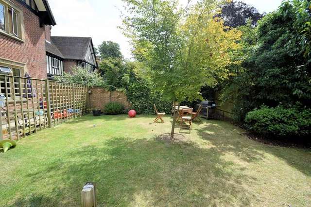  Image of 2 bedroom Apartment for sale in South Stoke Road Woodcote Reading RG8 at South Stoke Road Woodcote Reading, RG8 0PL