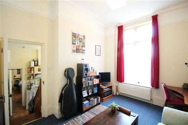  Image of 1 bedroom Flat to rent in Norwood Road London SE27 at Tulse Hill, SE27 9AJ
