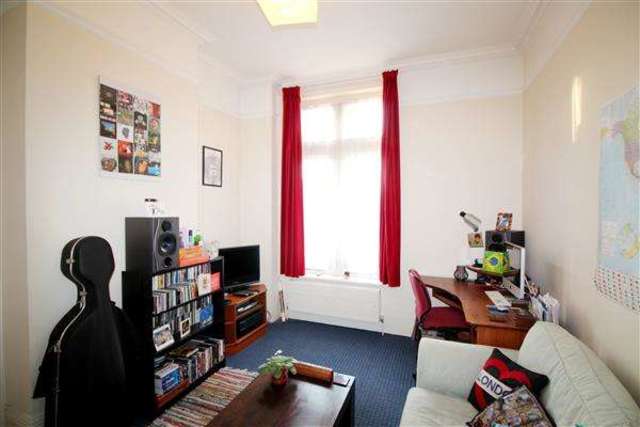  Image of 1 bedroom Flat to rent in Norwood Road London SE27 at Tulse Hill, SE27 9AJ