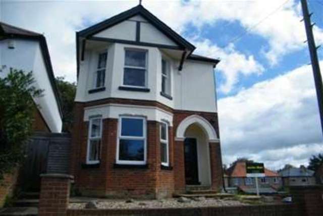 Image of 4 bedroom Detached house to rent in Oakhurst Road Southampton SO17 at Southampton, SO17 1PP