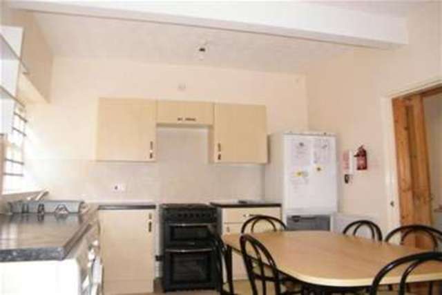  Image of 4 bedroom Detached house to rent in Oakhurst Road Southampton SO17 at Southampton, SO17 1PP