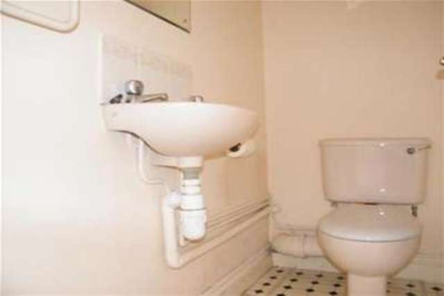 Image of 4 bedroom Detached house to rent in Oakhurst Road Southampton SO17 at Southampton, SO17 1PP