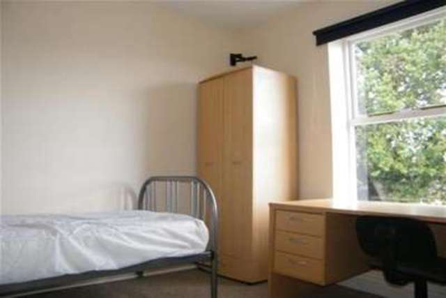  Image of 4 bedroom Detached house to rent in Oakhurst Road Southampton SO17 at Southampton, SO17 1PP